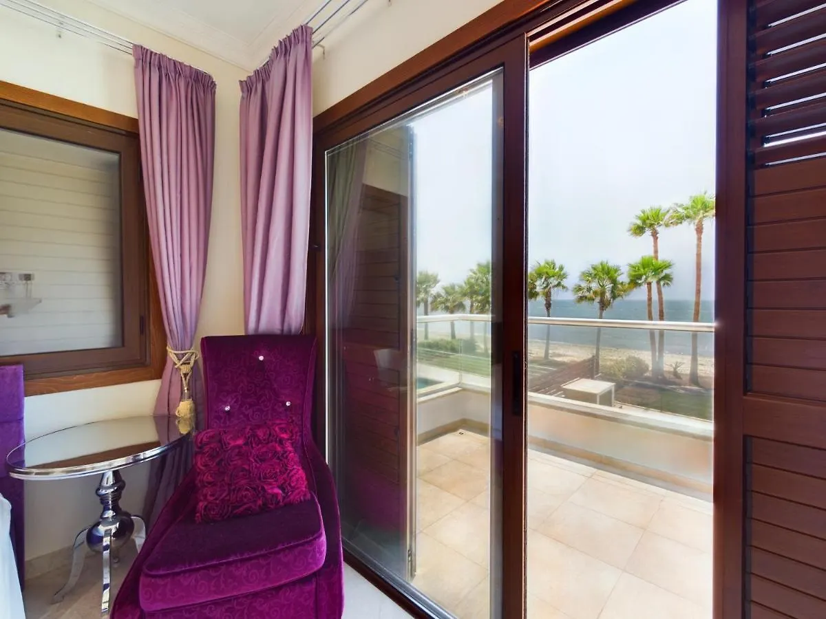 Amazing Frontline Beach Villa Larnaca 0*,  Cipro