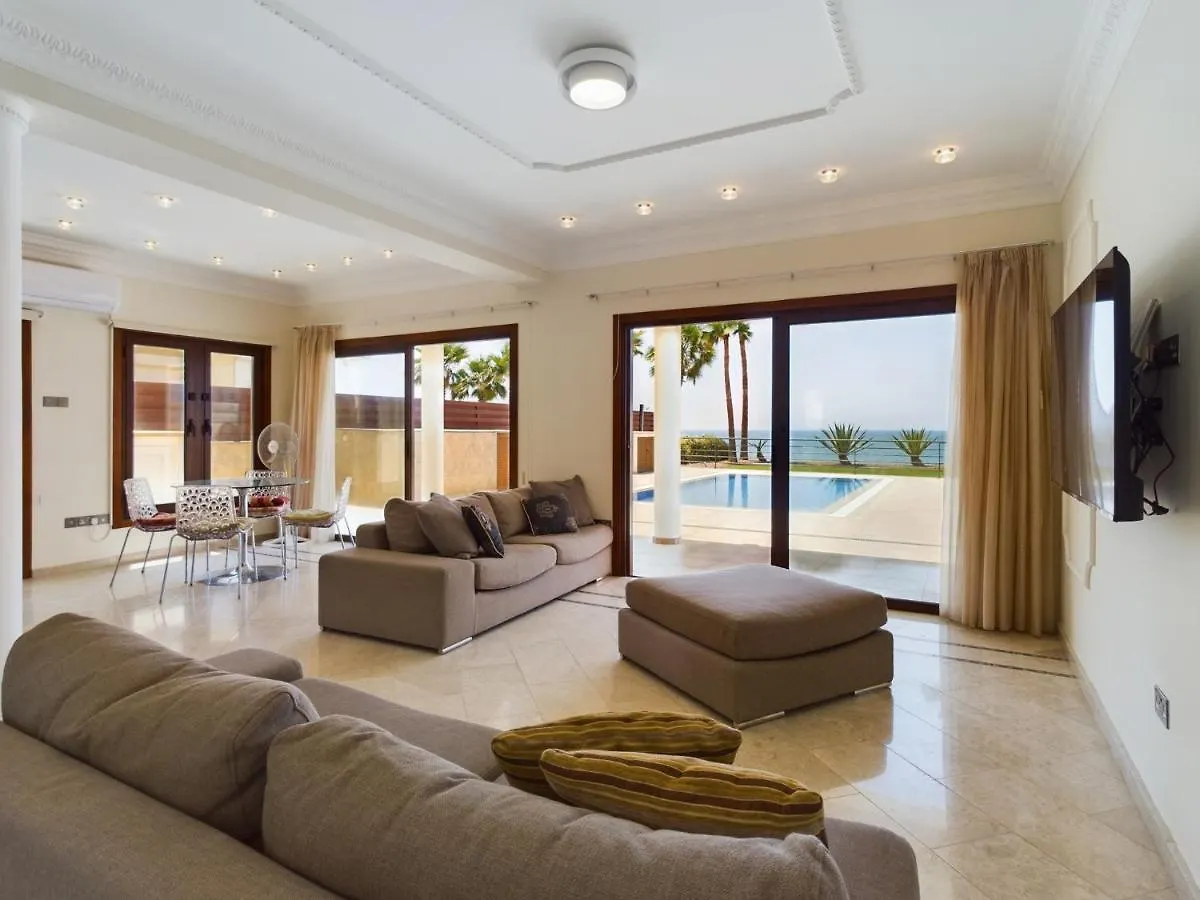 Amazing Frontline Beach Villa Larnaca