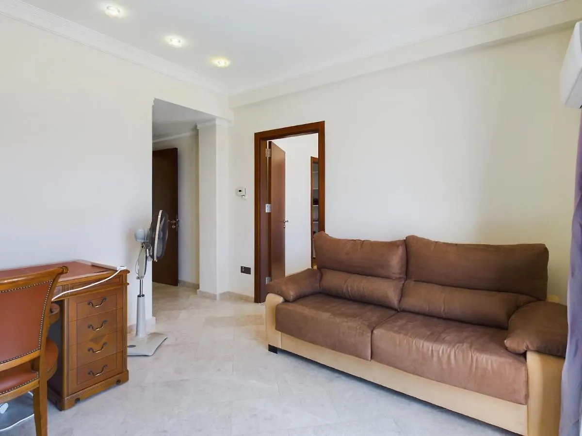 Amazing Frontline Beach Villa Larnaca 0*,
