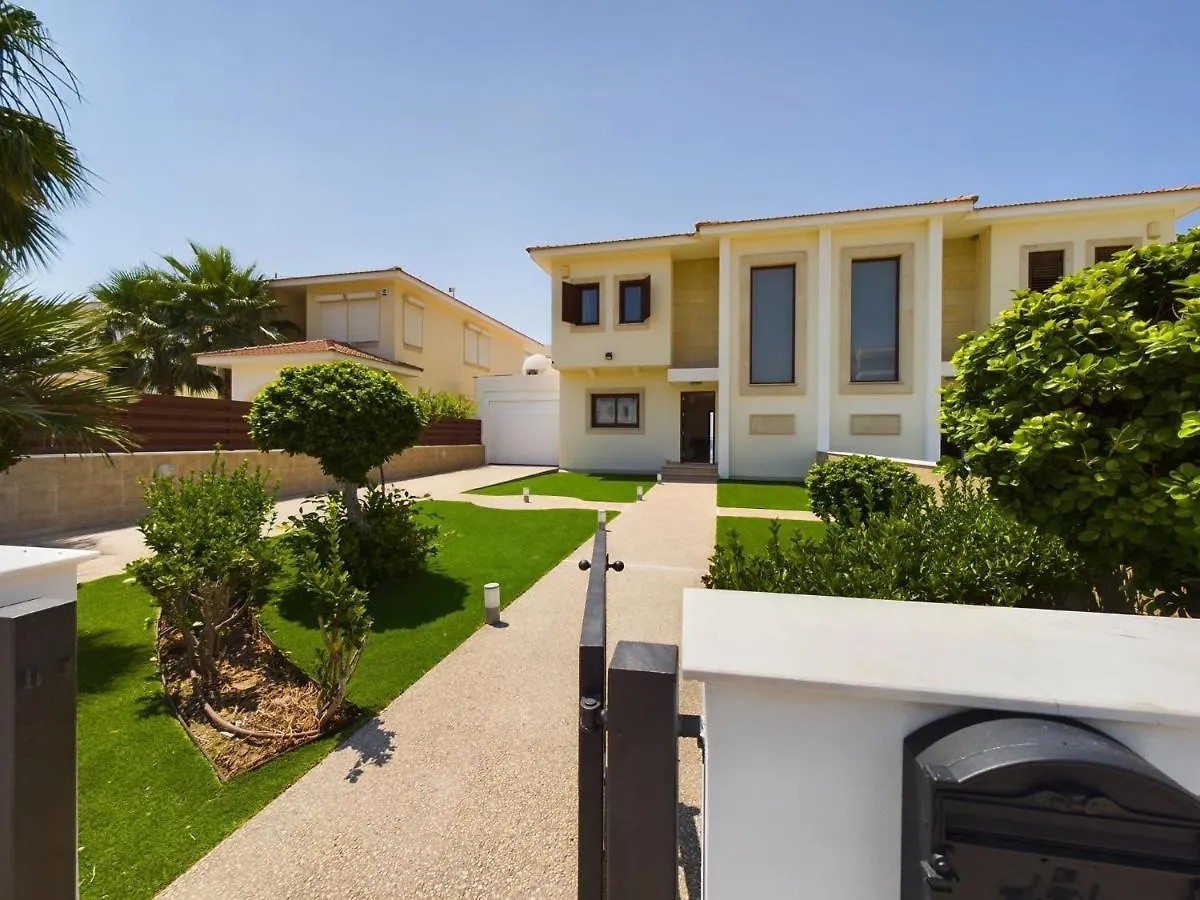 Amazing Frontline Beach Villa Larnaca