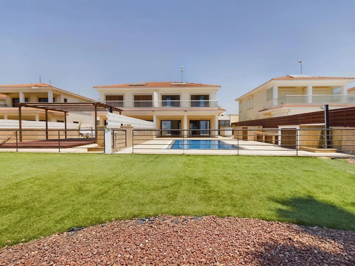 Amazing Frontline Beach Villa Larnaca