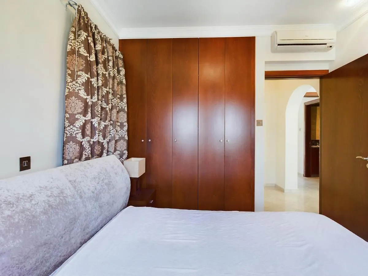 Amazing Frontline Beach Villa 拉纳卡